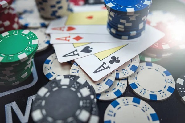soqi88 live dealer table with multi-camera feed showing dealer and gaming surface